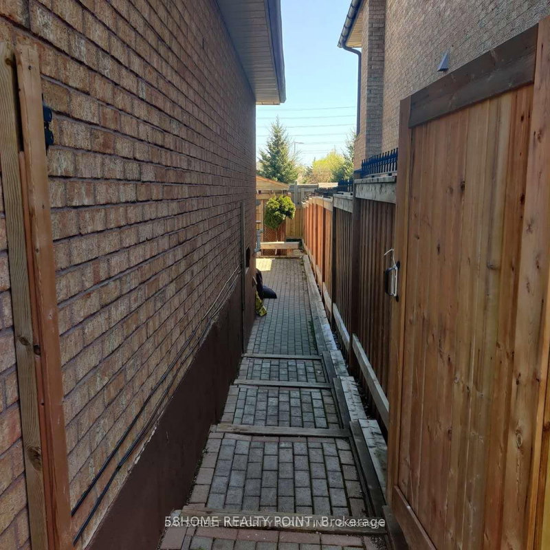 BSMT - 148 Castlehill Rd, Vaughan, L6A 1N7 | Image 2