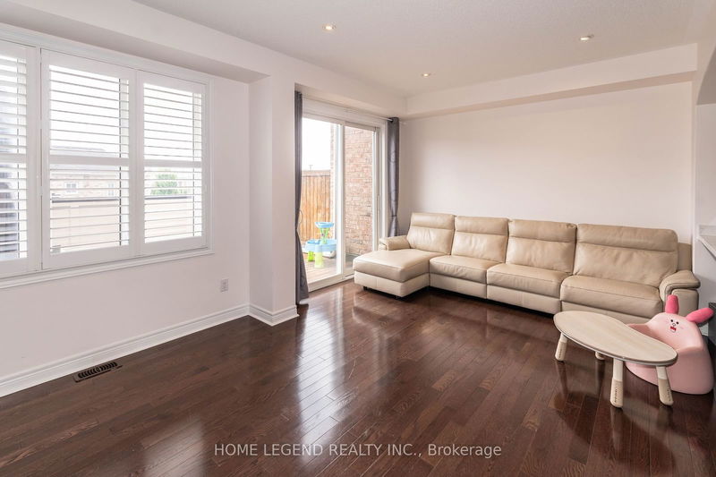 5 Earnshaw Dr  Markham, L6C 0E4 | Image 2