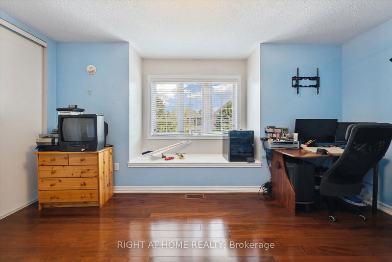 134 Hollandview Tr  Aurora, L4G 7H2 | Image 23