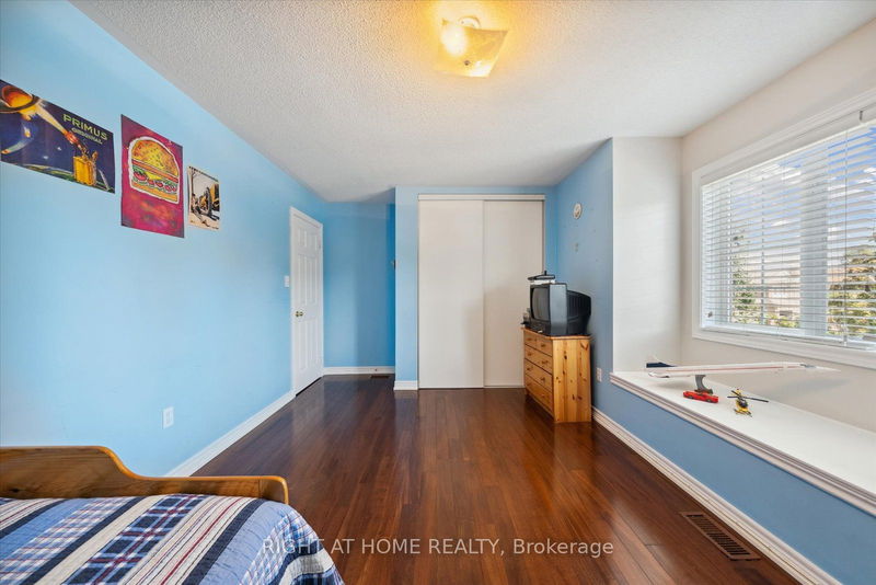 134 Hollandview Tr  Aurora, L4G 7H2 | Image 24