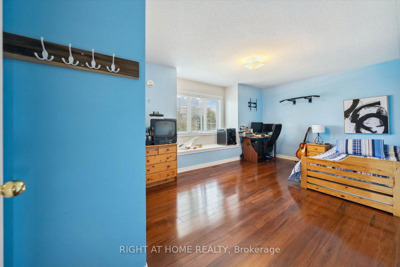 134 Hollandview Tr  Aurora, L4G 7H2 | Image 25