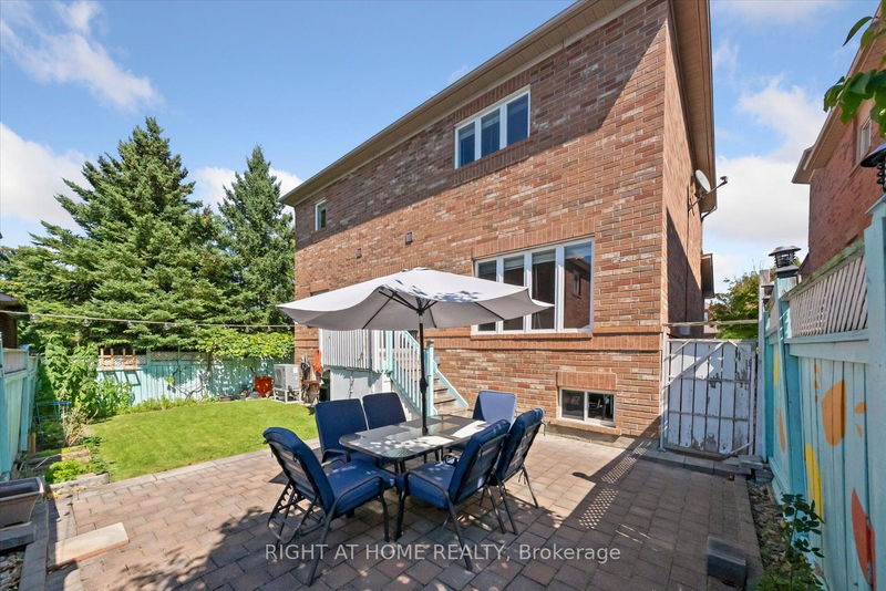 134 Hollandview Tr  Aurora, L4G 7H2 | Image 35