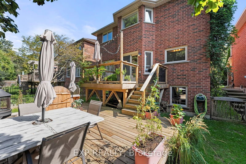 809 Surin Crt  Newmarket, L3Y 8R3 | Image 37