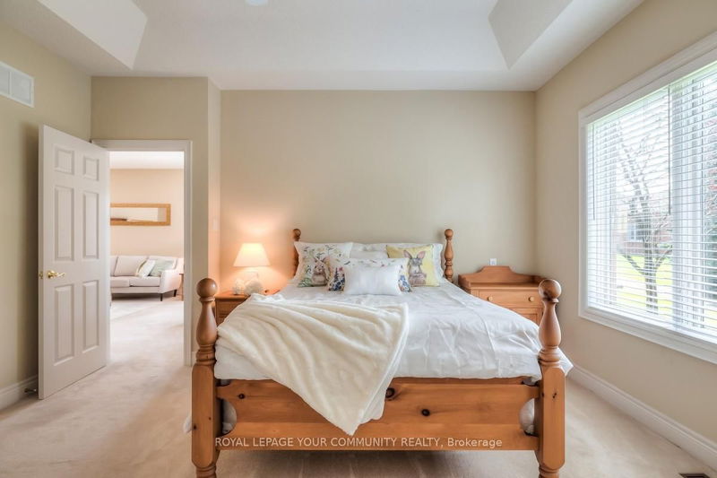 22 Faldos Flight   Whitchurch-Stouffville, L4A 1M8 | Image 15