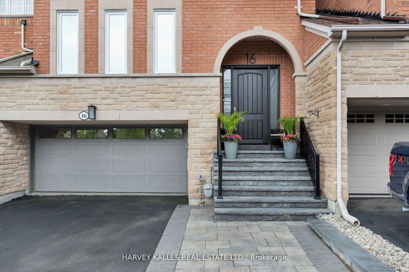 16 Harvest Crt  Richmond Hill, L4E 4V3 | Image 3