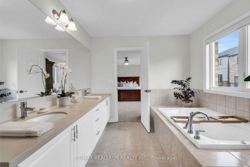 27 Pietrowski Dr  Georgina, L4P 1J5 | Image 25