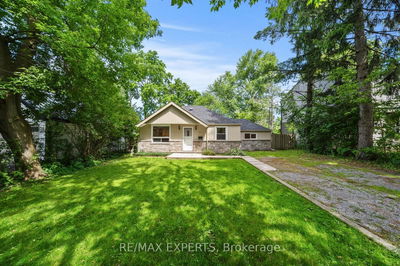 302 Hollywood Dr  Georgina, L4P 2Z8 | Image 1