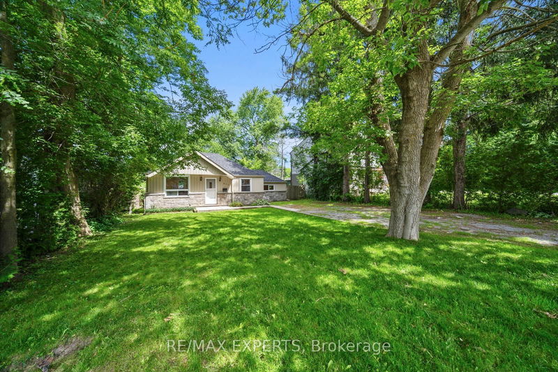 302 Hollywood Dr  Georgina, L4P 2Z8 | Image 2