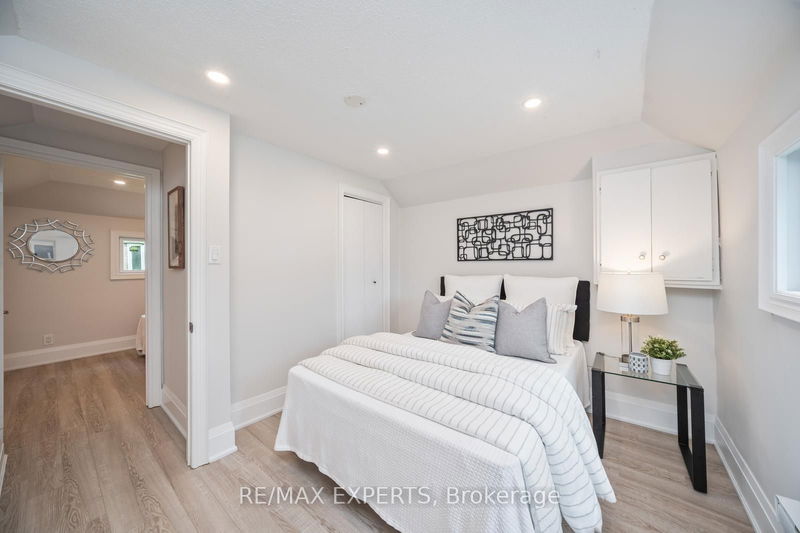 302 Hollywood Dr  Georgina, L4P 2Z8 | Image 20