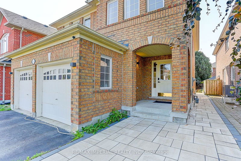 29 Aloe Ave  Richmond Hill, L4E 4M8 | Image 2