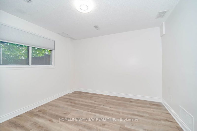  34 - 12 Poplar Cres  Aurora, L4G 3L3 | Image 11