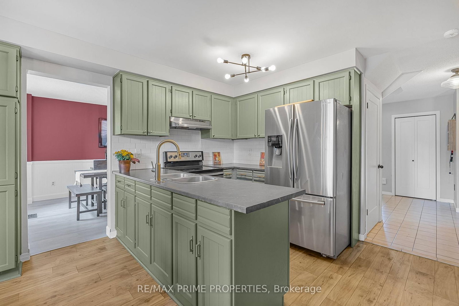 Listing Image 7
