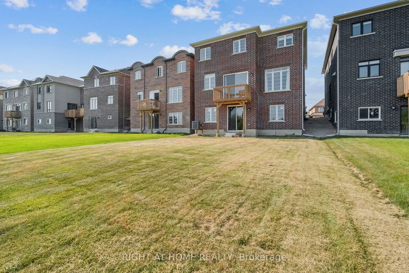 170 Ferragine Cres  Bradford West Gwillimbury, L3Z 2A6 | Image 38