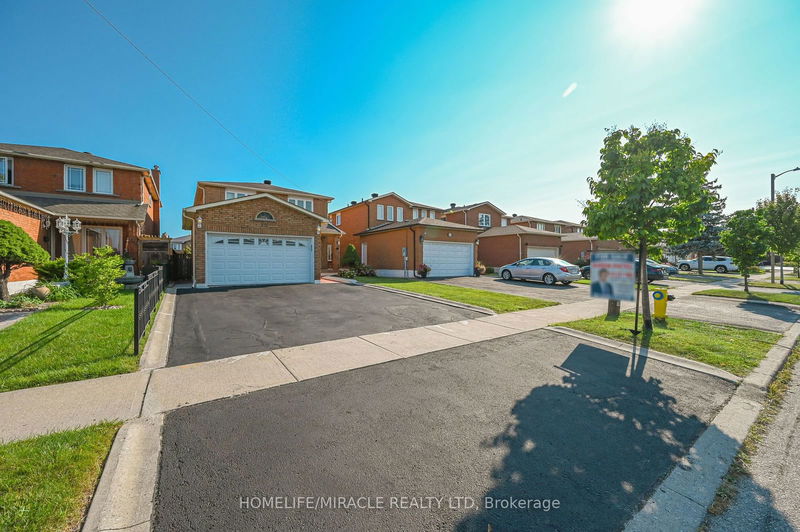 19 Cabinet Cres  Vaughan, L4L 6H9 | Image 2