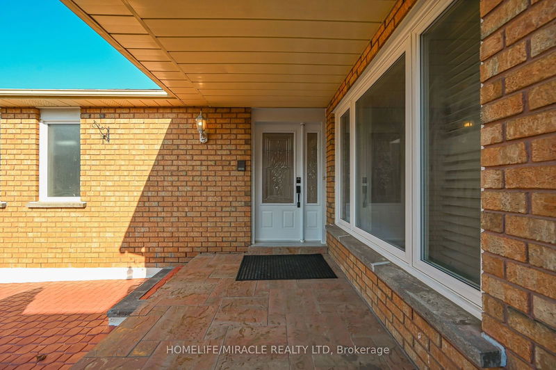 19 Cabinet Cres  Vaughan, L4L 6H9 | Image 4