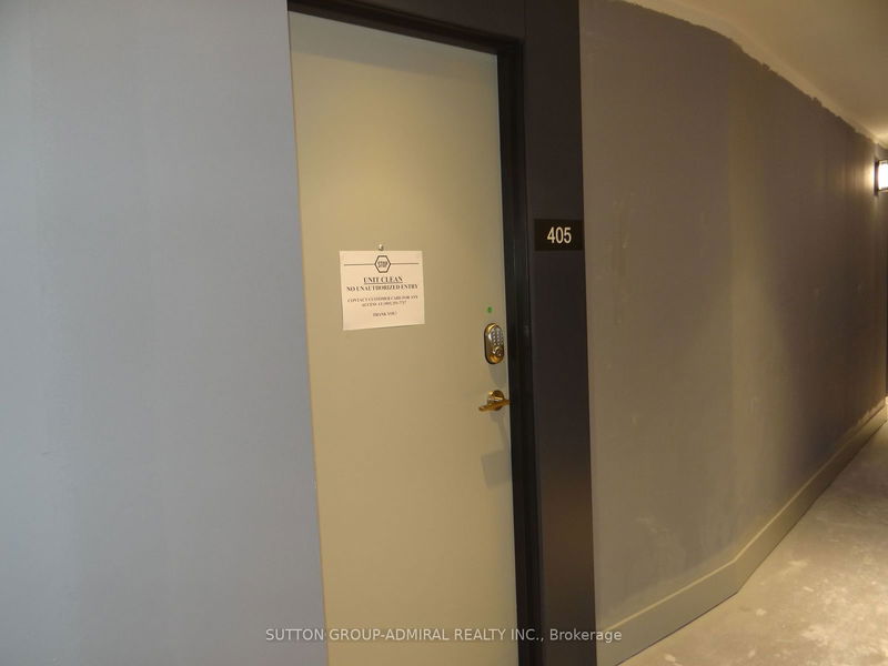 home for lease on 405-30 Upper Mall Way