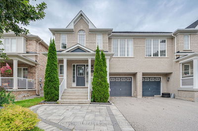 186 Gail Parks Cres  Newmarket, L3X 3C2 | Image 1