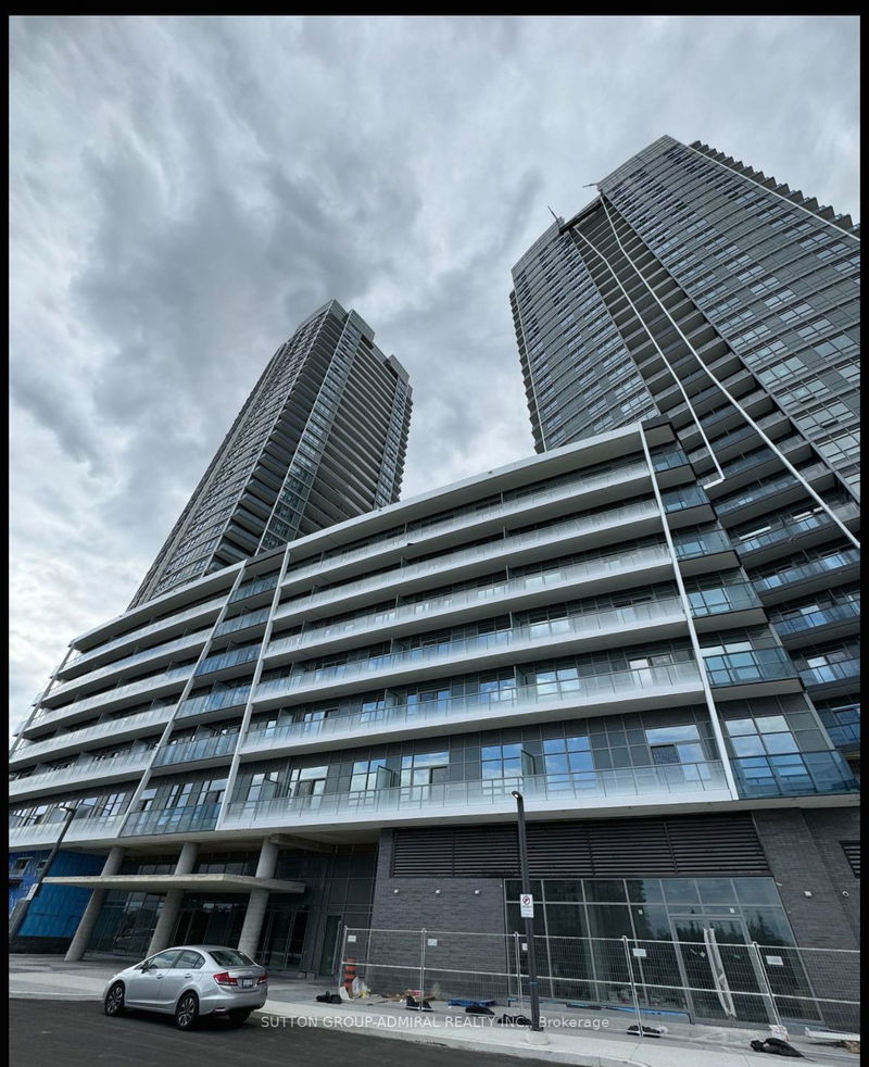 home for lease on 420-30 Upper Mall Way