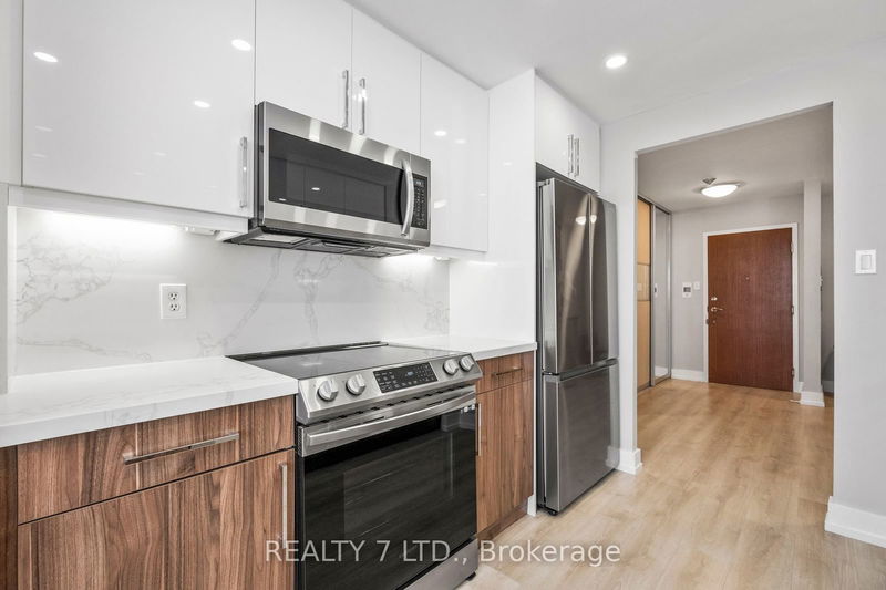  909 - 120 Promenade Circ  Vaughan, L4J 7W9 | Image 13