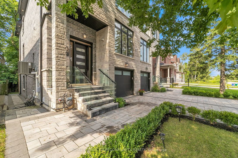 36 Portage Ave  Richmond Hill, L4E 2Z4 | Image 2