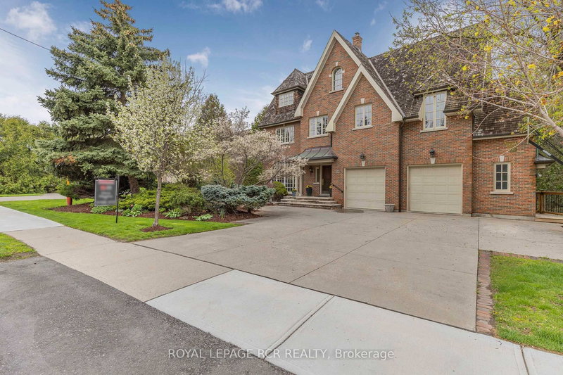 34 Garden Ave, Richmond Hill, L4C 6L9 | Image 3