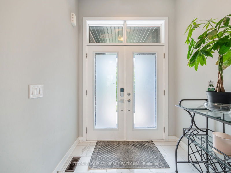 3 Glenngarry Cres  Vaughan, L6A 4Z4 | Image 2