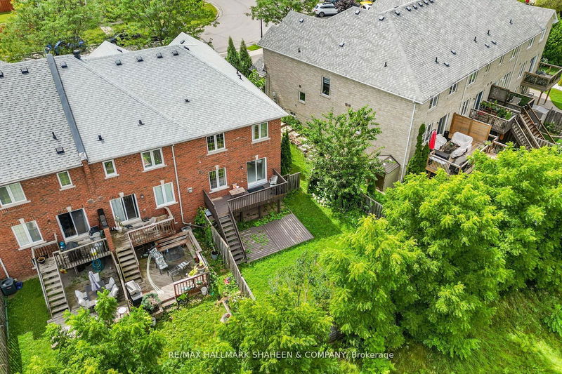 170 Banbrooke Cres  Newmarket, L3X 2W6 | Image 2