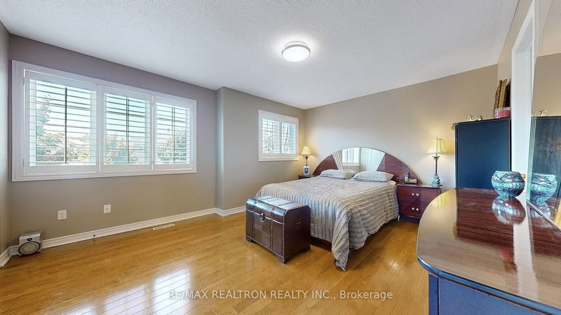 81 Laurendale Ave  Georgina, L4P 4G3 | Image 20