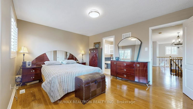 81 Laurendale Ave  Georgina, L4P 4G3 | Image 22