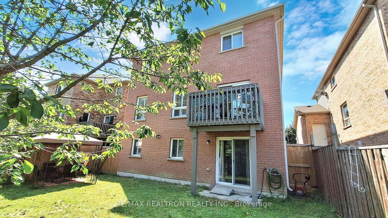 81 Laurendale Ave  Georgina, L4P 4G3 | Image 36