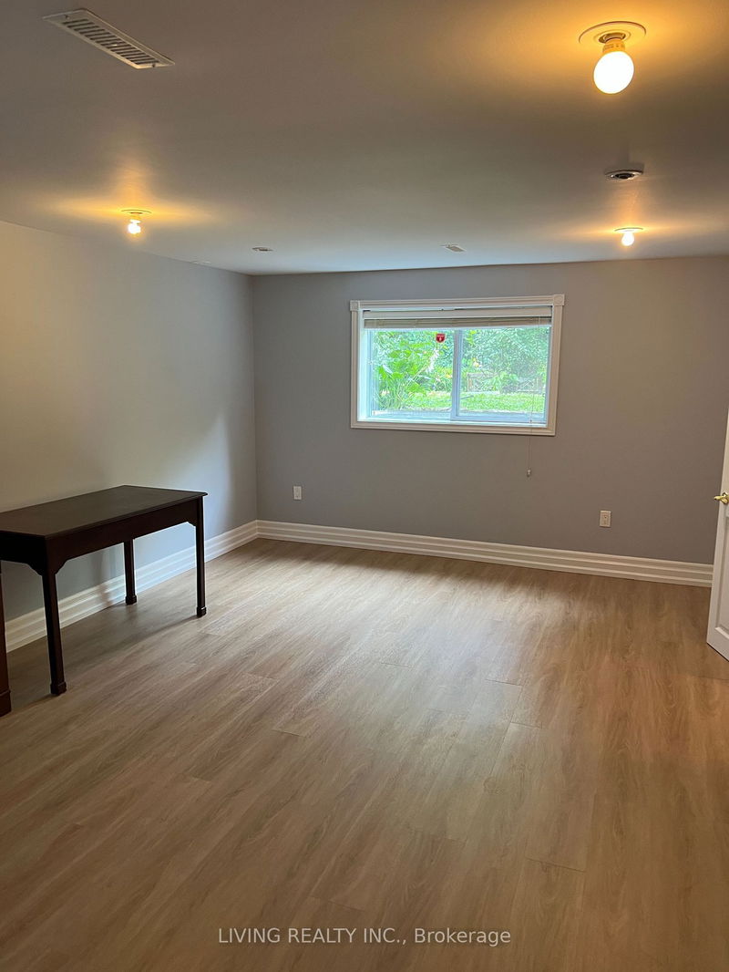 home for lease on 44 Fonthill Boulevard