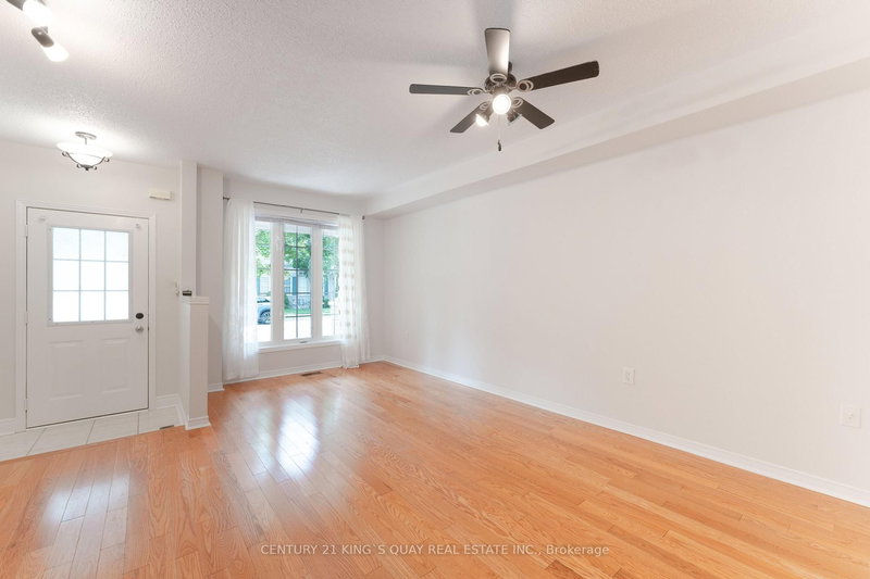 100 Selkirk Dr, Richmond Hill, L4B 4S4 | Image 2