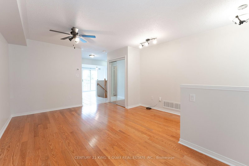 100 Selkirk Dr, Richmond Hill, L4B 4S4 | Image 3