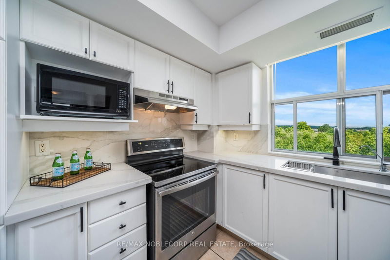  410 - 2500 Rutherford Rd  Vaughan, L4K 5R1 | Image 13