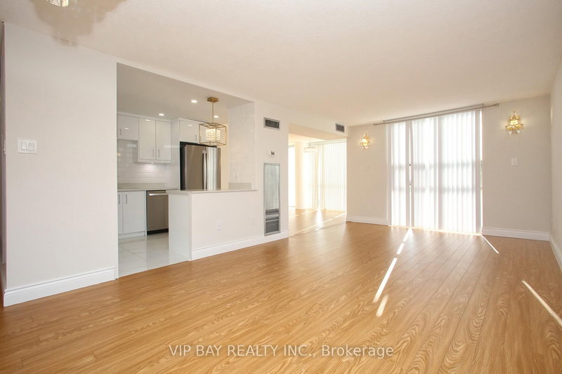 1012 - 20 Harding Blvd W, Richmond Hill, L4C 9S4 | Image 3