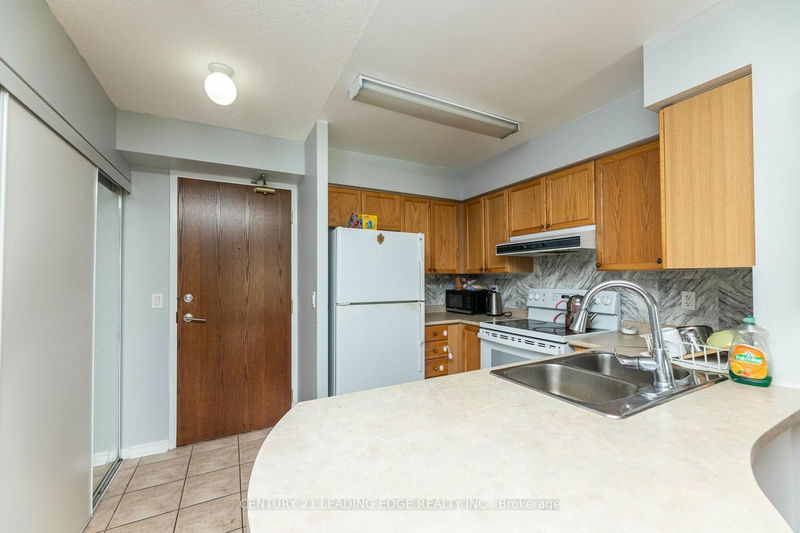  712 - 11 Oneida Cres  Richmond Hill, L4B 0A1 | Image 5