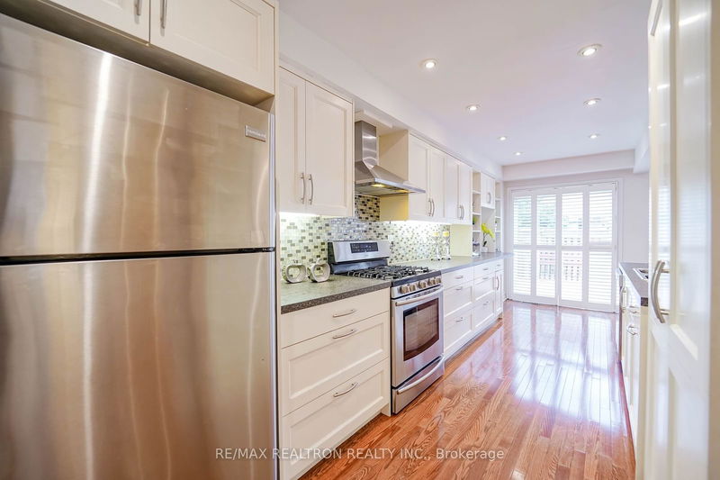 18 Jensen Crt  Vaughan, L6A 2T6 | Image 17