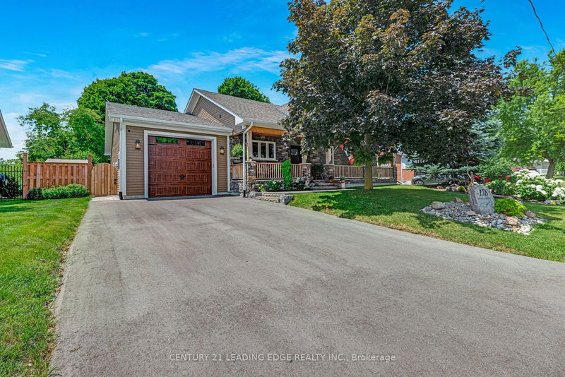 178 Parkview Cres  Newmarket, L3Y 2C8 | Image 3