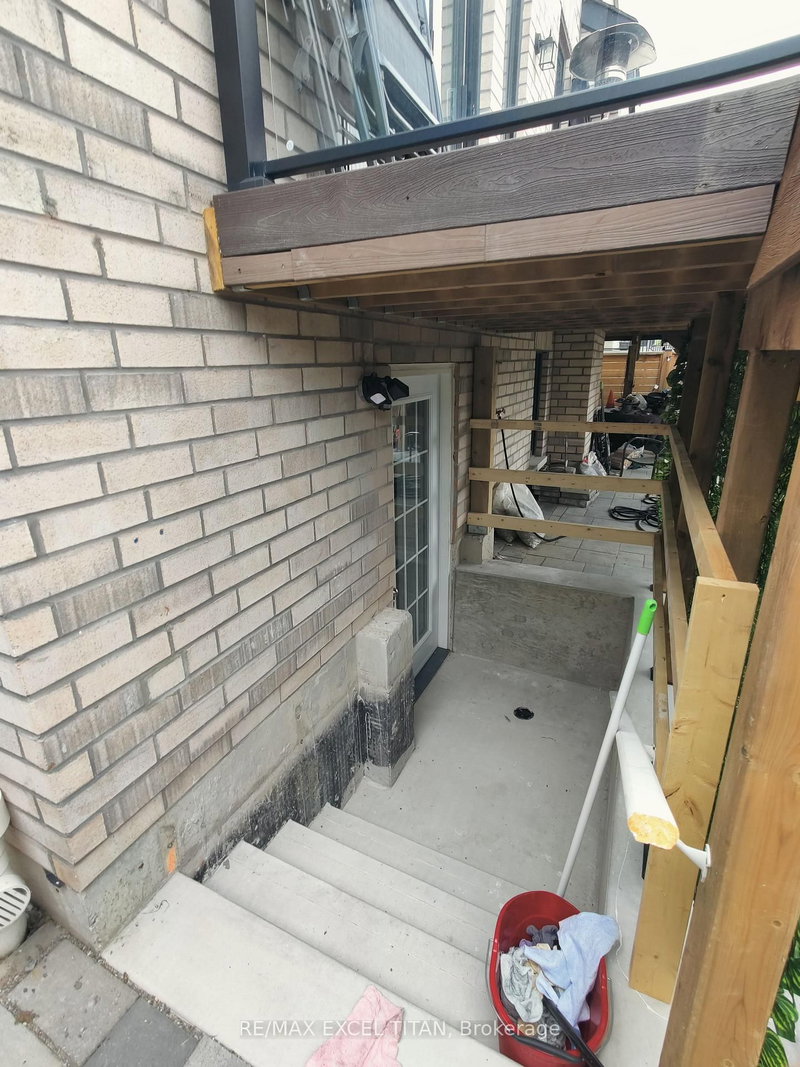 460 Mactier Dr, Vaughan, L4H 4L8 | Image 2