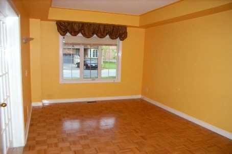 38 Rondeen Rd, Vaughan, L4K5S1 | Image 2