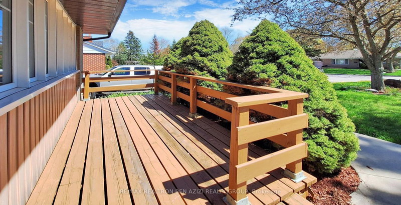 49 Don Mor Dr, Newmarket, L3Y 1G8 | Image 3