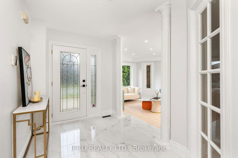 106 Hidden Trail Ave  Richmond Hill, L4C 0H1 | Image 2