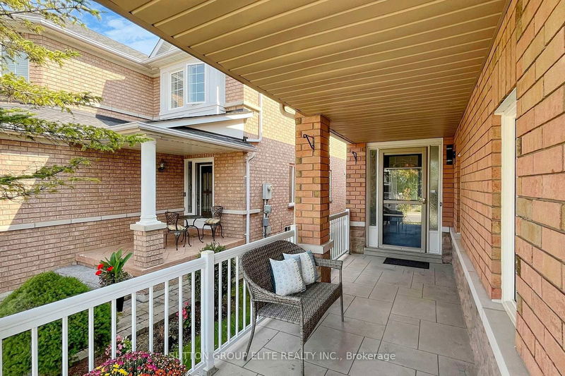 27 Deerwood Cres  Richmond Hill, L4E 4B5 | Image 3