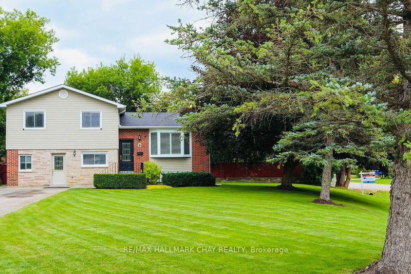 6 Murquinick Crt  Adjala-Tosorontio, L0G 1L0 | Image 3