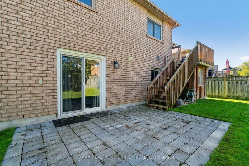 8 Margaret Pl  Georgina, L4P 3X2 | Image 26