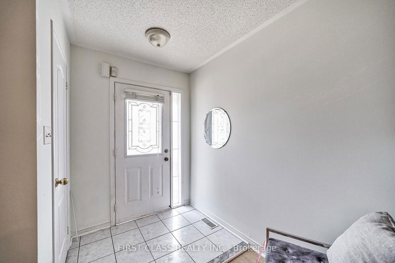 18 Kingsley Rd  Markham, L3R 4X2 | Image 2