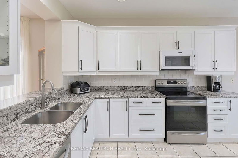 15 Gentle Ben   Whitchurch-Stouffville, L4A 1M6 | Image 12