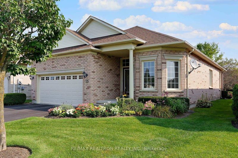 15 Gentle Ben   Whitchurch-Stouffville, L4A 1M6 | Image 2