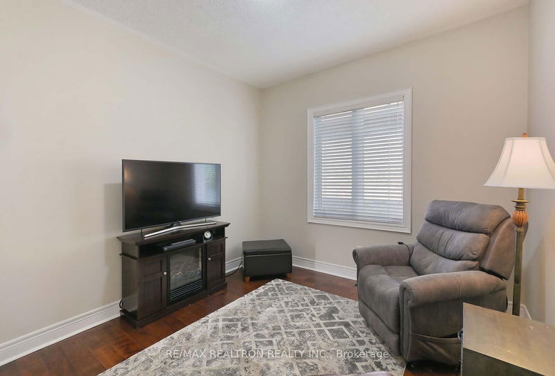 15 Gentle Ben   Whitchurch-Stouffville, L4A 1M6 | Image 24