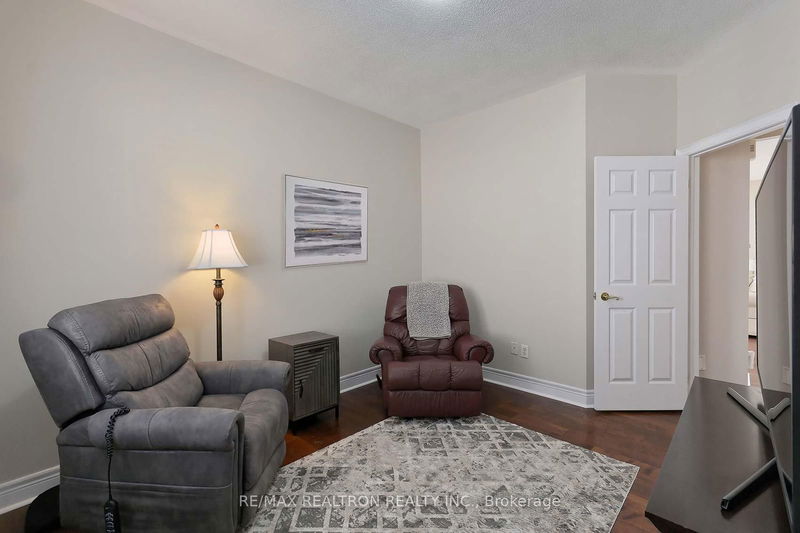 15 Gentle Ben   Whitchurch-Stouffville, L4A 1M6 | Image 25